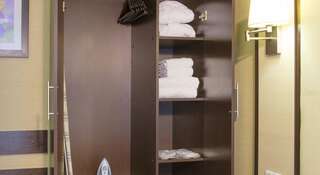 Гостиница Best Western Калуга Калуга Люкс с кроватью размера &quot;king-size&quot; и 2 комнатами-4